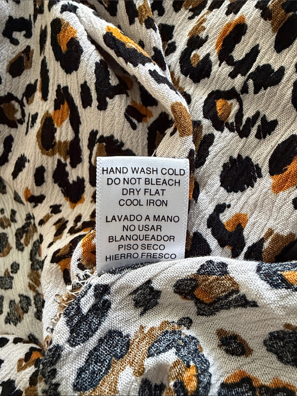 Cropped Leopard Print Button Front Top in Women’s Sz L - Picture 6 of 6